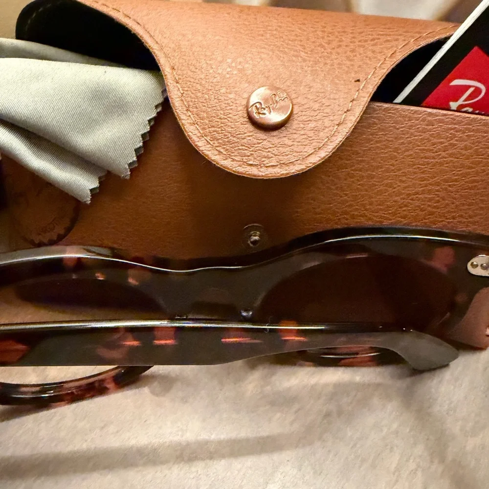 Ray-Ban Classic Tortoise Sunglasses - Picture 2 of 11